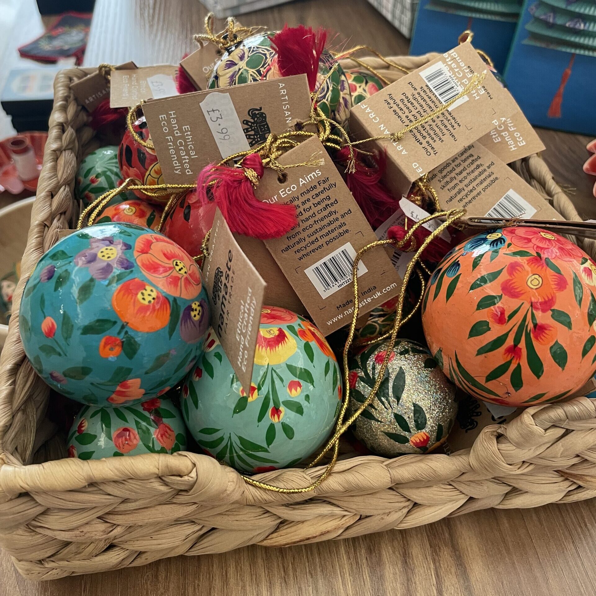 Shop Stock paper Baubles 2