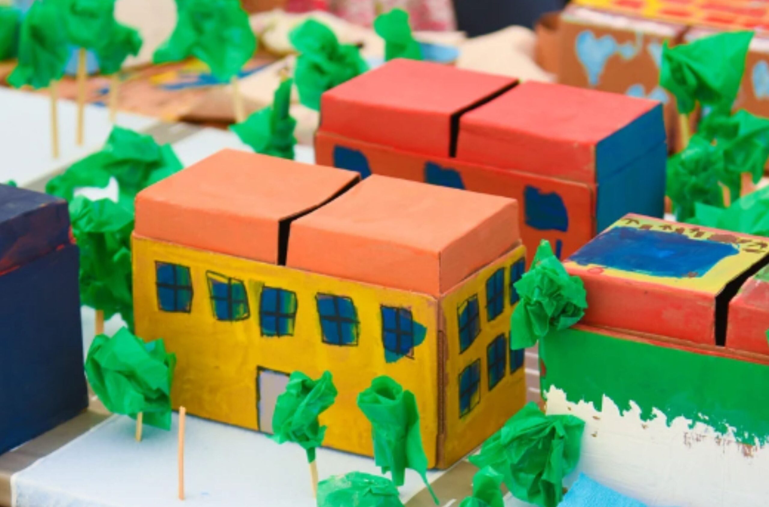 hands-on-art-city-making-workshop-3000-scaled-aspect-ratio-530-350